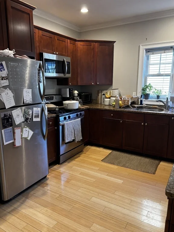 18 Knowlton St, South Boston