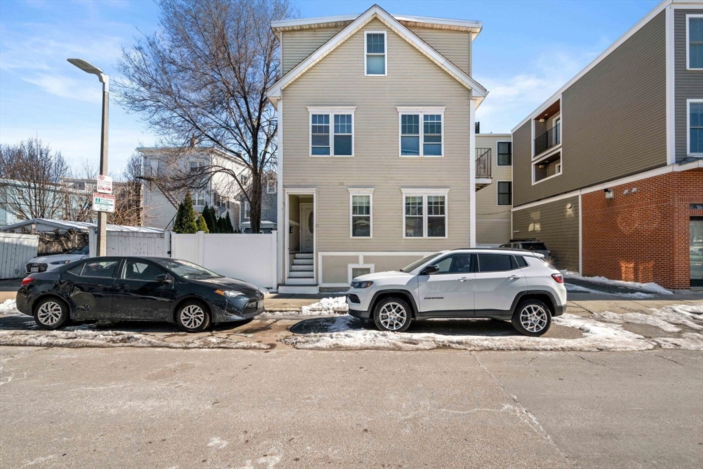 8 Mohawk St, South Boston