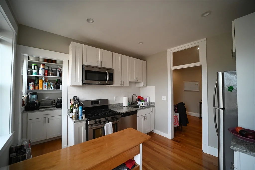 9 Greenway Ct, North Brookline