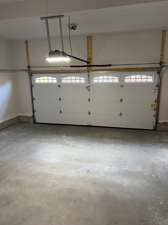 12 Kiara Dr, Worcester