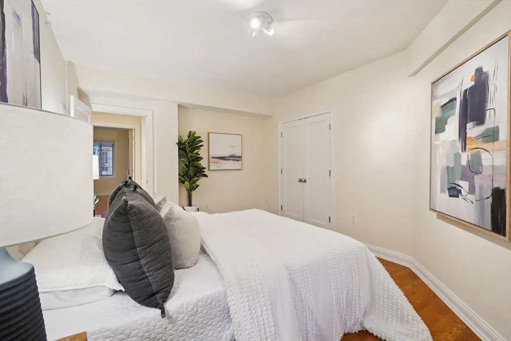 20 Chapel St, Longwood