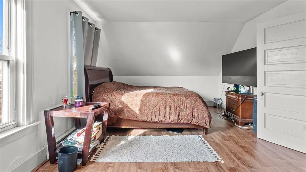 6 Crescent St, Whitinsville