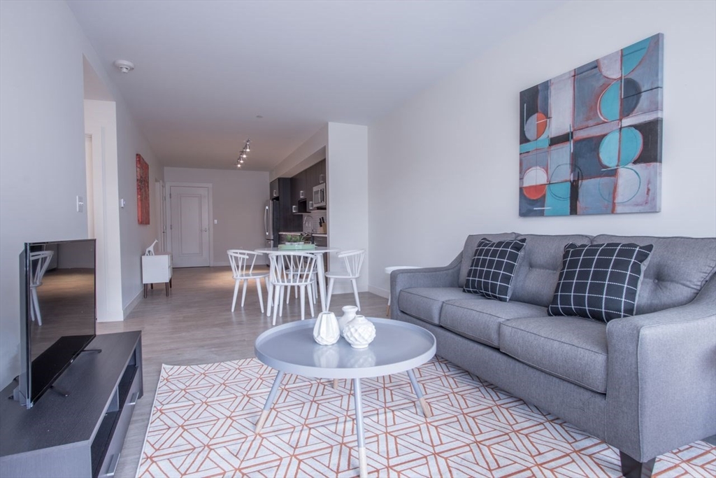 900 Beacon St, Fenway