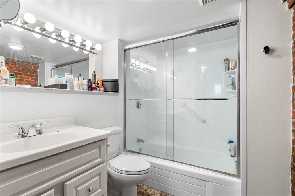 130 Fulton St, Waterfront