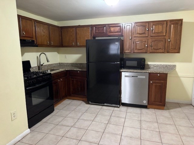 82 Boylston Ln, Lowell