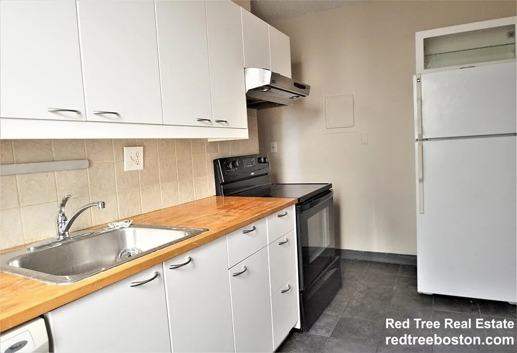 317 Summit Ave, Brighton