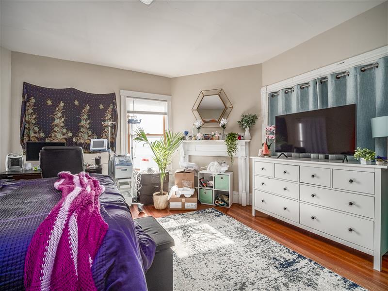 318 Beacon St, Ward Two