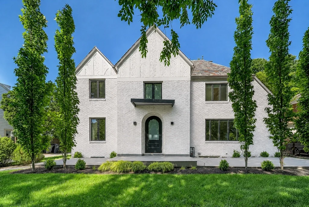 59 Fresh Pond Ln, West Cambridge