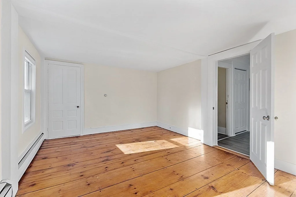 8 Main St, Pepperell