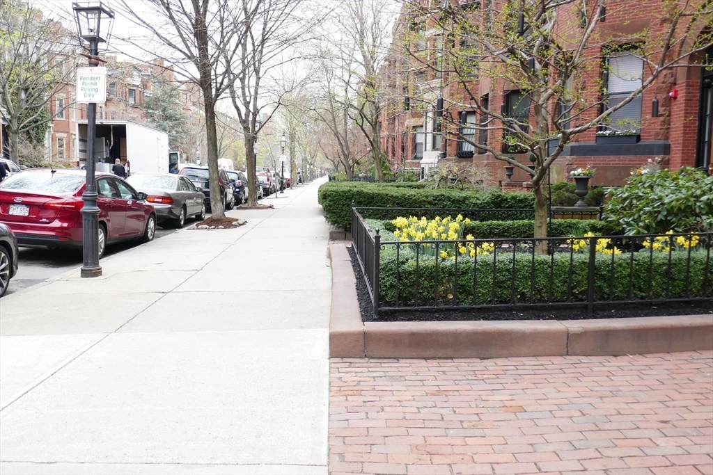 404 Marlborough St, Back Bay