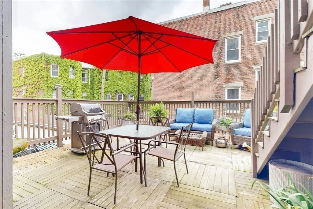 15 Garrison Rd, Brookline Hills