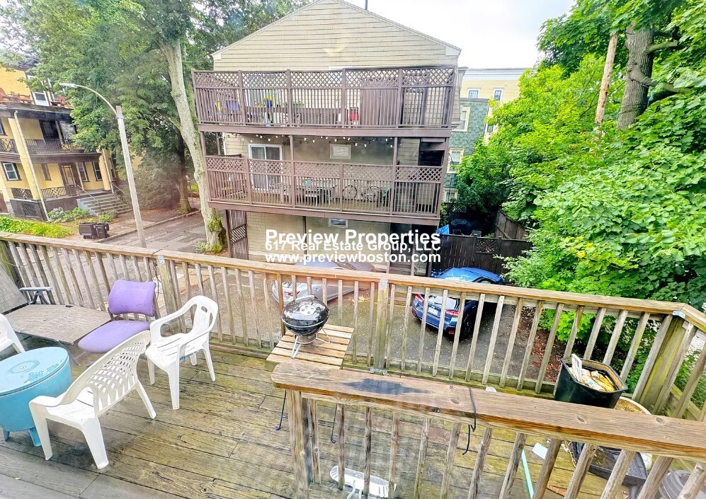 216 Freeman St, North Brookline