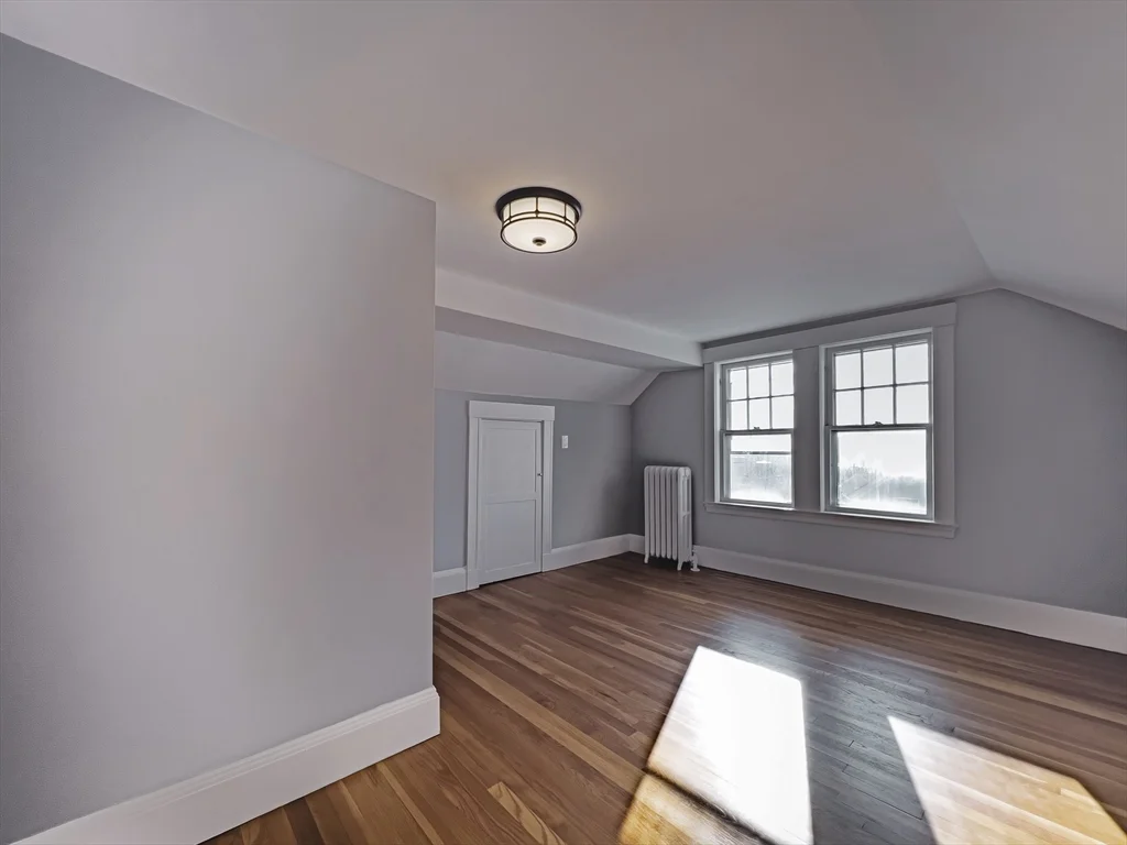 8 Putnam Rd, Ten Hills