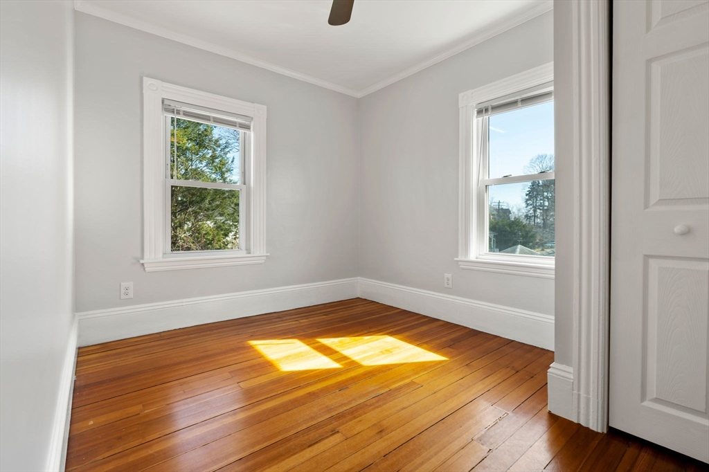 3 Clifford Ave, Beverly