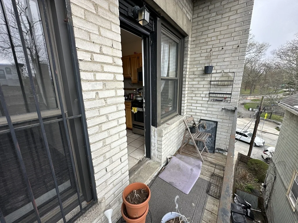 435 Walnut Ave, Roxbury
