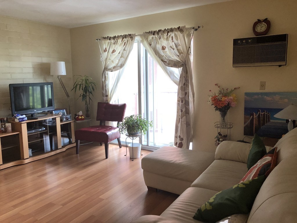 115 W Squantum St, Quincy