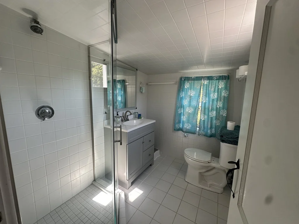 12 Pearl St, Mattapoisett