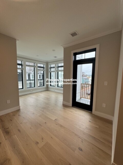 157 Everett St, Allston