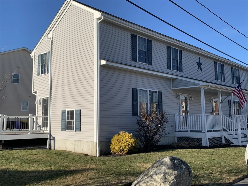 9 Omaha St, Fall River