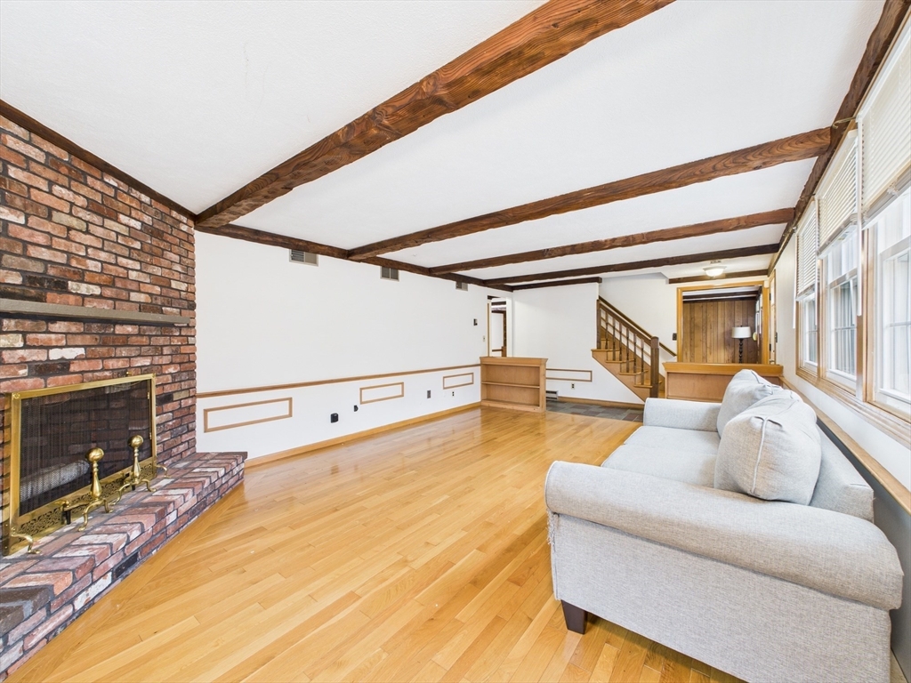 215 Stoney Lea Rd, Precinct One/Upper Dedham