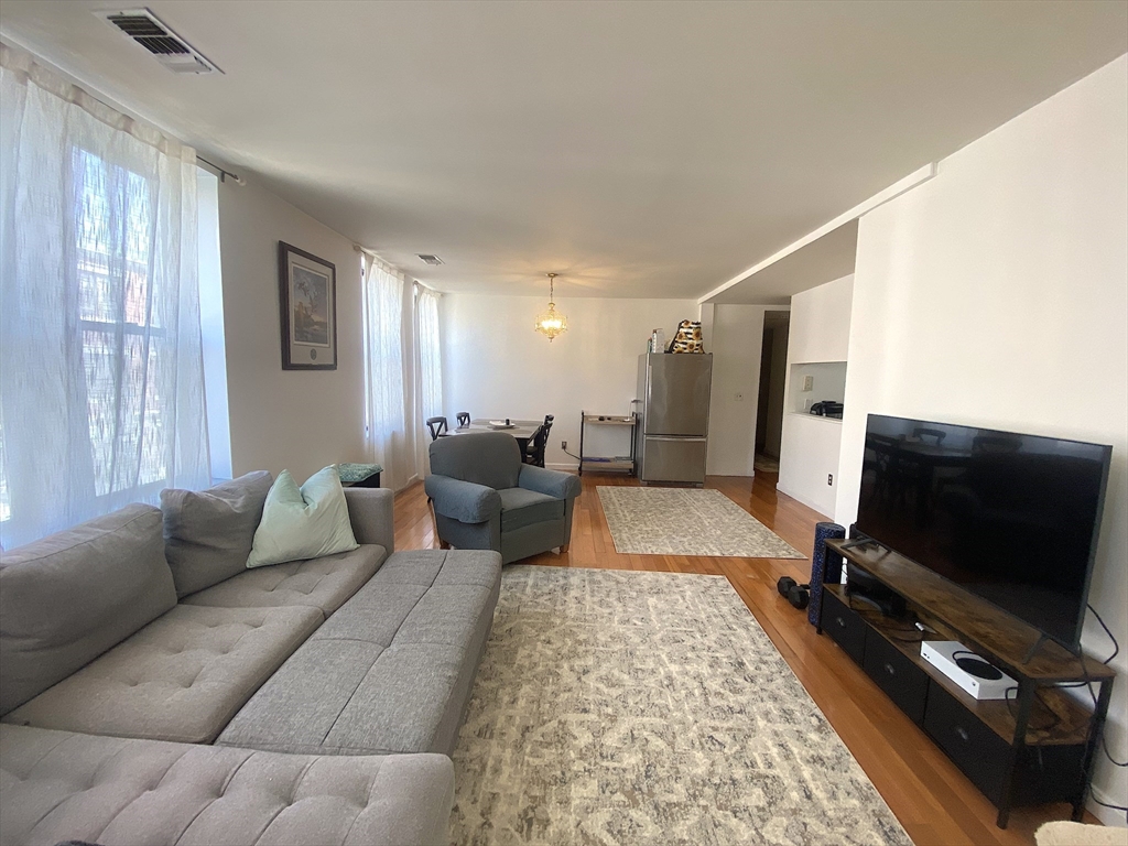 29 Brainerd Rd, Allston