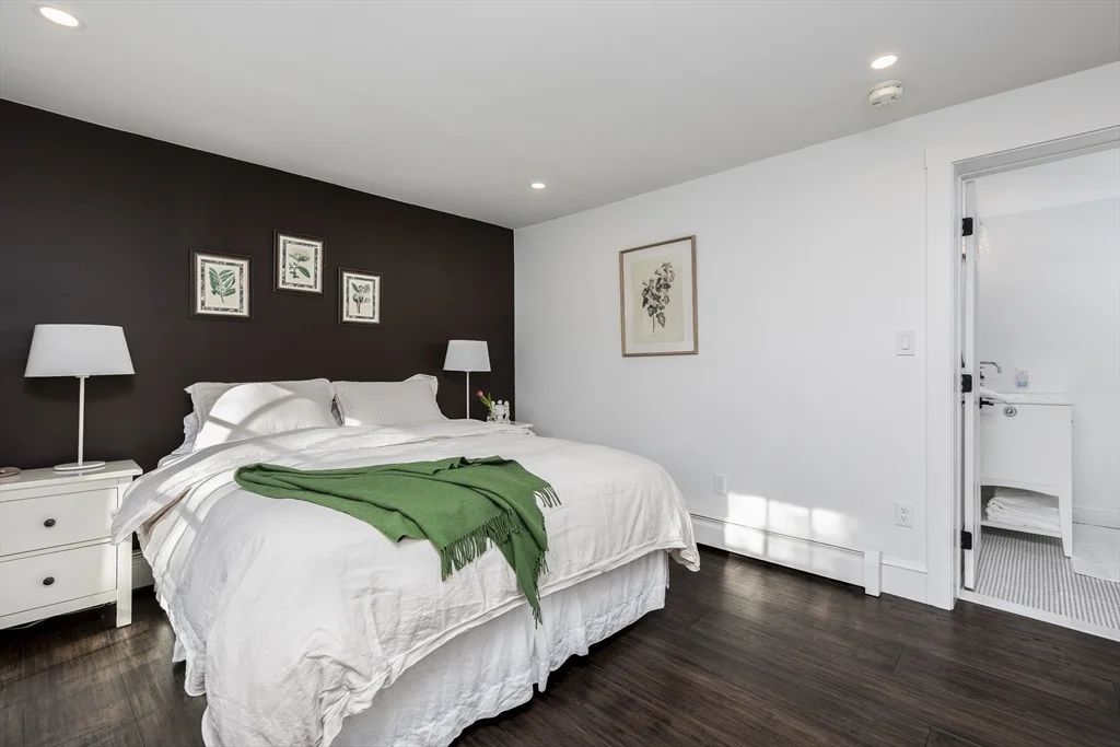 5 Stacey Ct, Marblehead