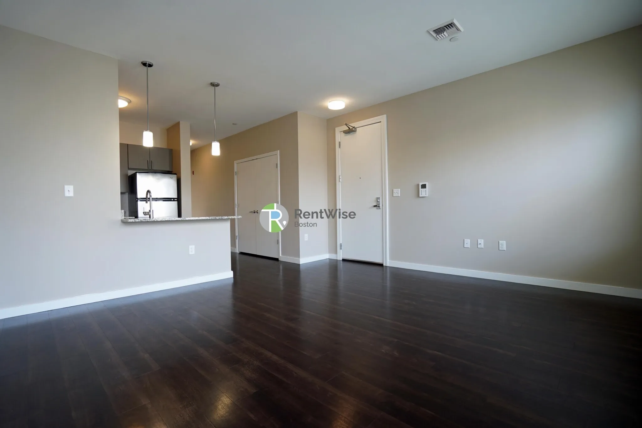 625 Mcgrath Highway, East Somerville