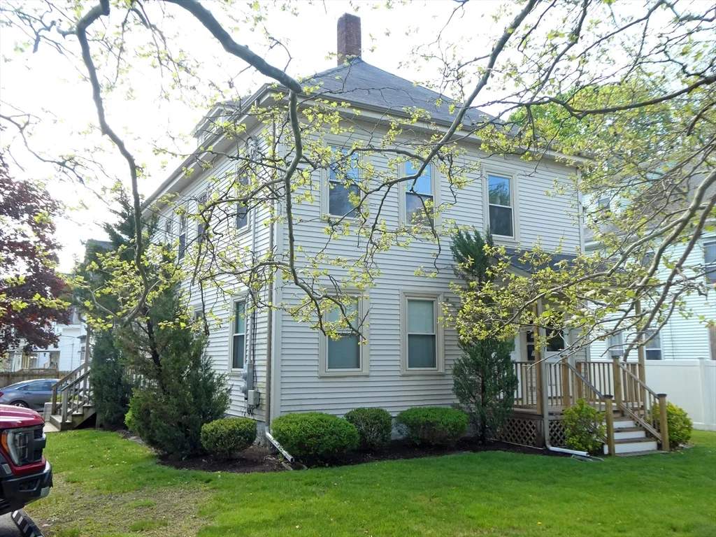 14 Elm St, Middleboro