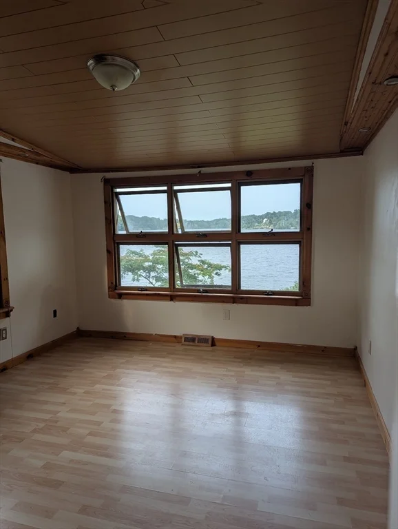 144 Lake Shore Dr, Weymouth