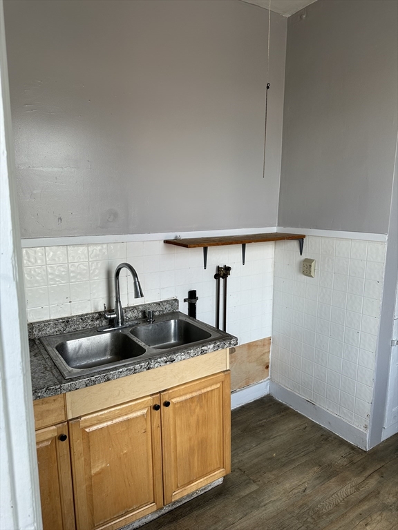 33 Russel, Worcester