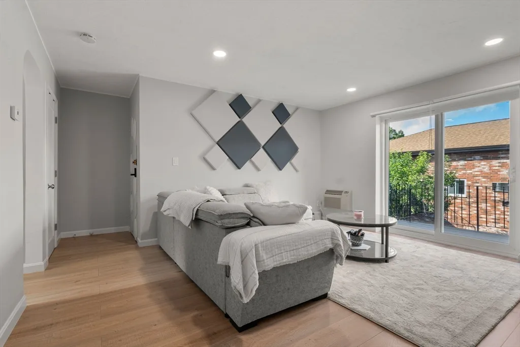 23 Westgate Rd, West Roxbury