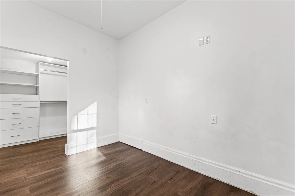 1142 Washington St, Whitman