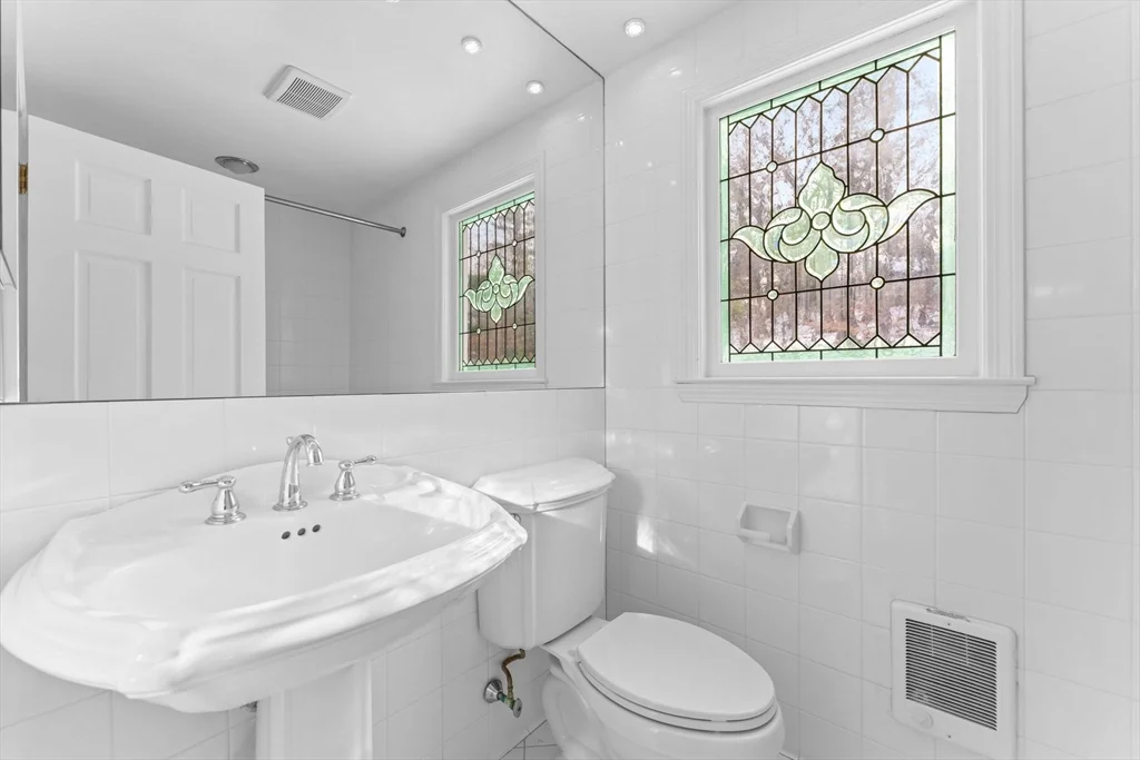 26 Cedar Hill Rd, Dover