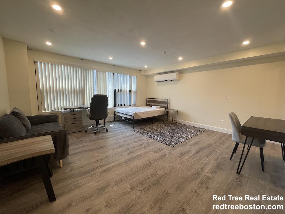 1028 Commonwealth Ave, Boston