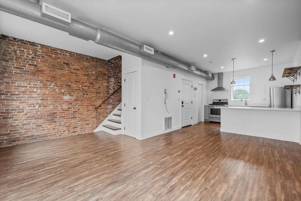 103-105 Broadway, Chelsea