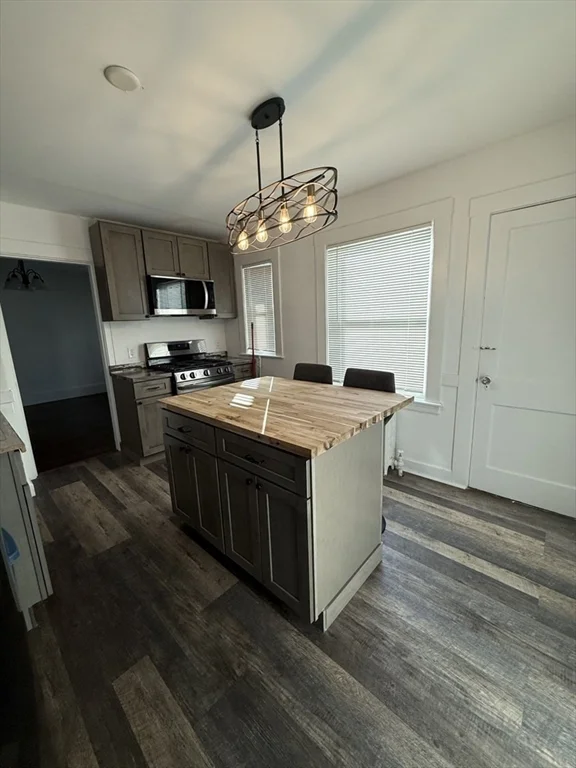 65 Salisbury Rd, Watertown