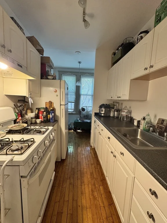 24 Sidlaw Rd, Brighton