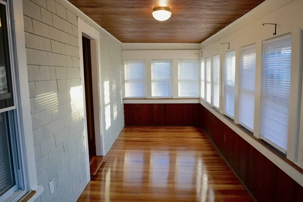 27 Emmons St, Milford