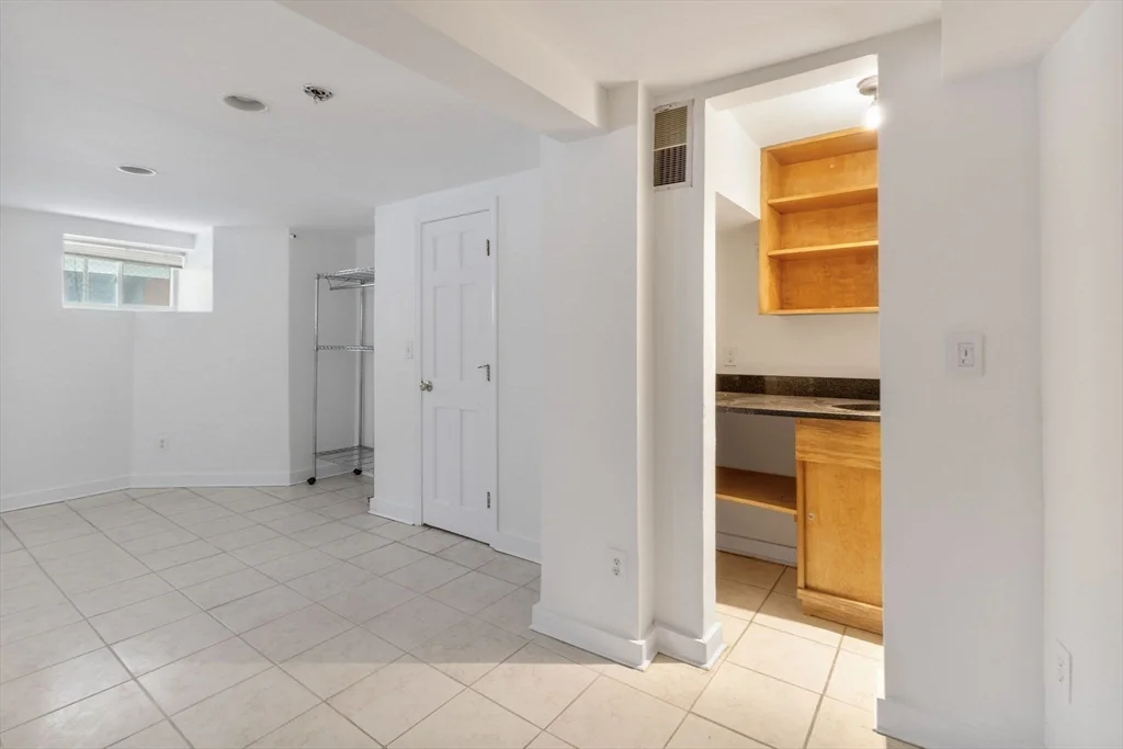 114 Trowbridge, Mid Cambridge