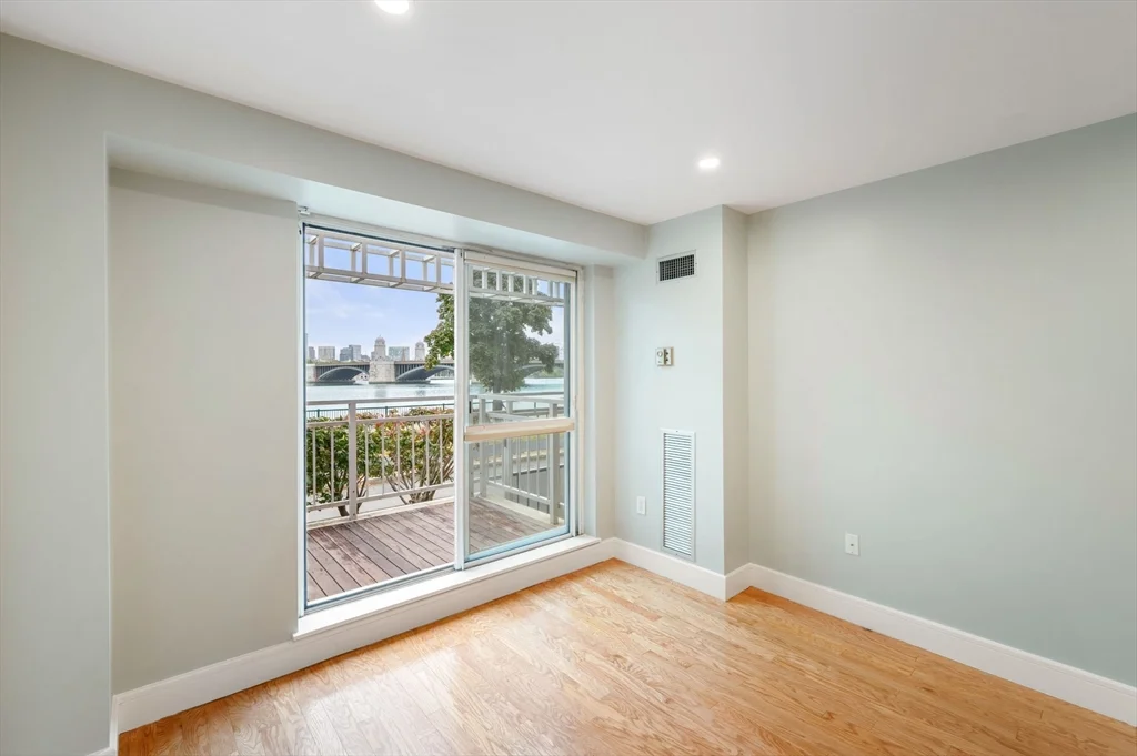 75-83 Cambridge Pkwa, Cambridgeport