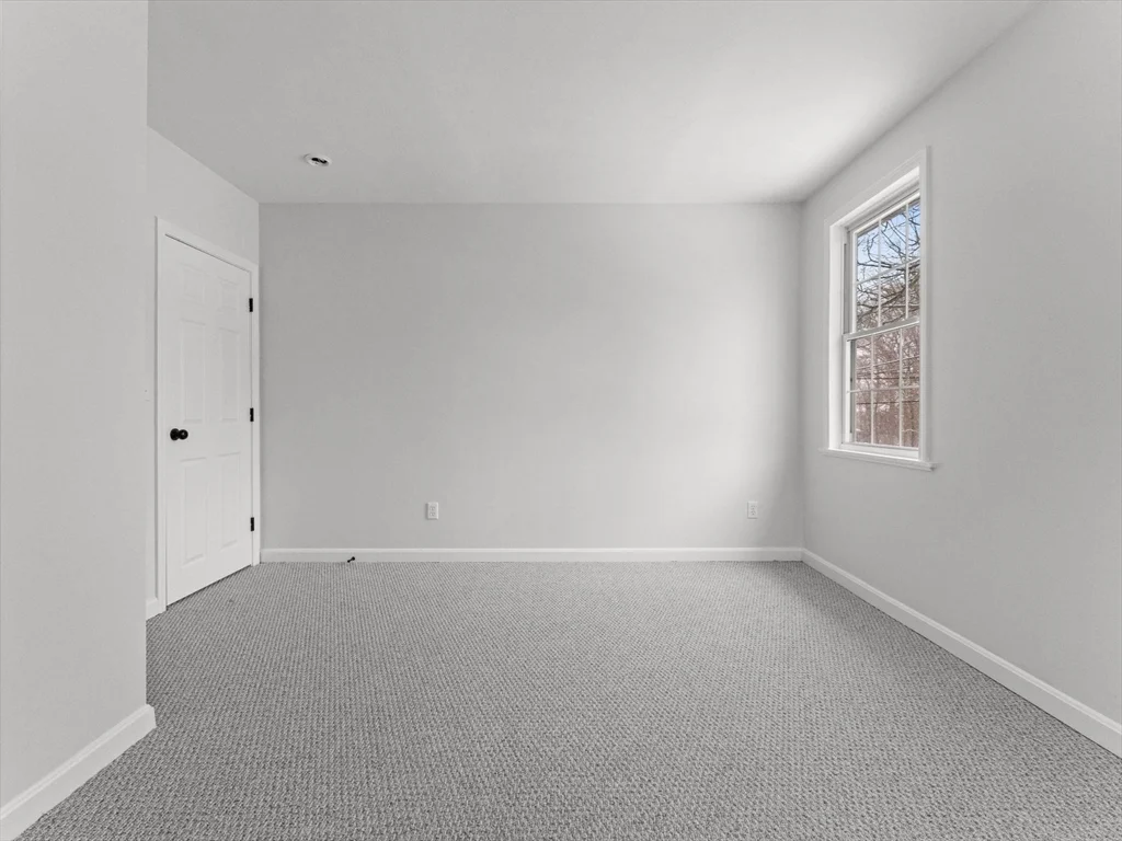 28 Crestview Dr, Westborough