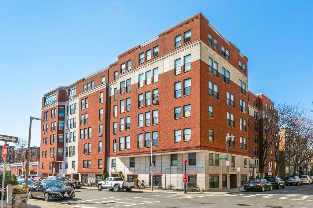 108 Peterborough St, Fenway