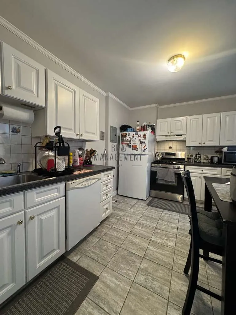 98 Strathmore Rd, Brighton