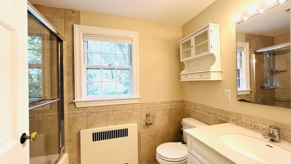 30 Thackeray Rd, Wellesley