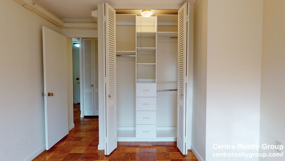 101 Monmouth St, Longwood