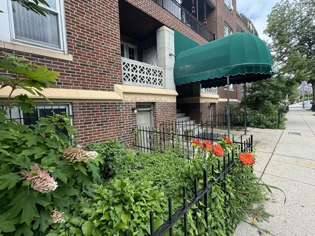 339 S Huntington Ave, Jamaica Plain