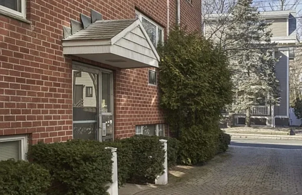 104 Trowbridge St, Mid-Cambridge