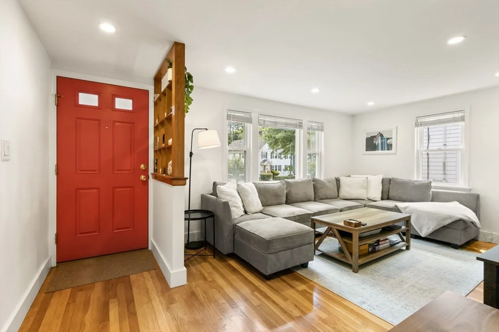 177 Faneuil St, Oak Square