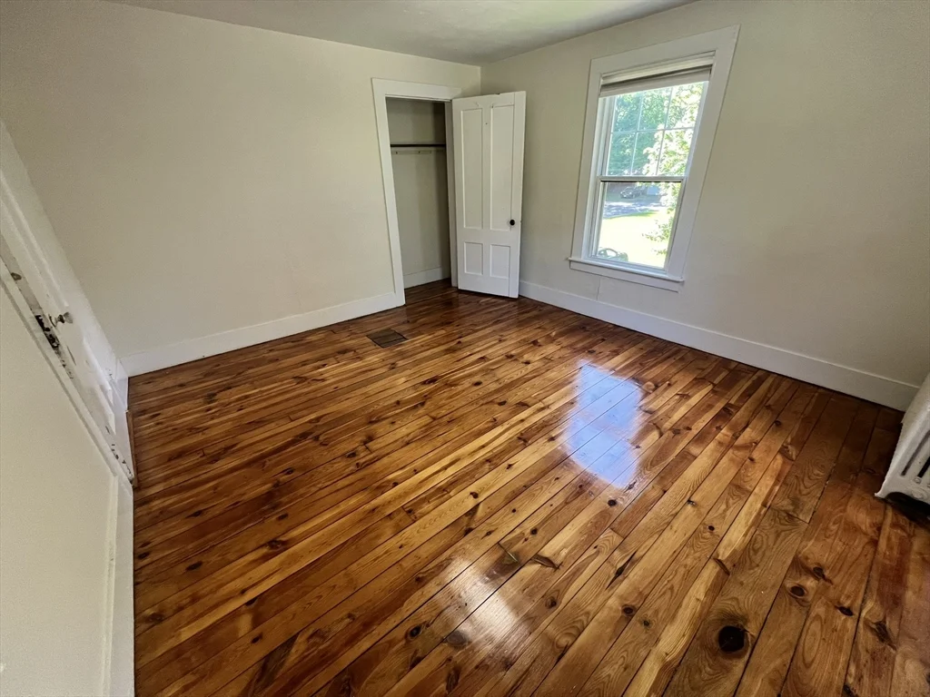 986 South East St, Amherst