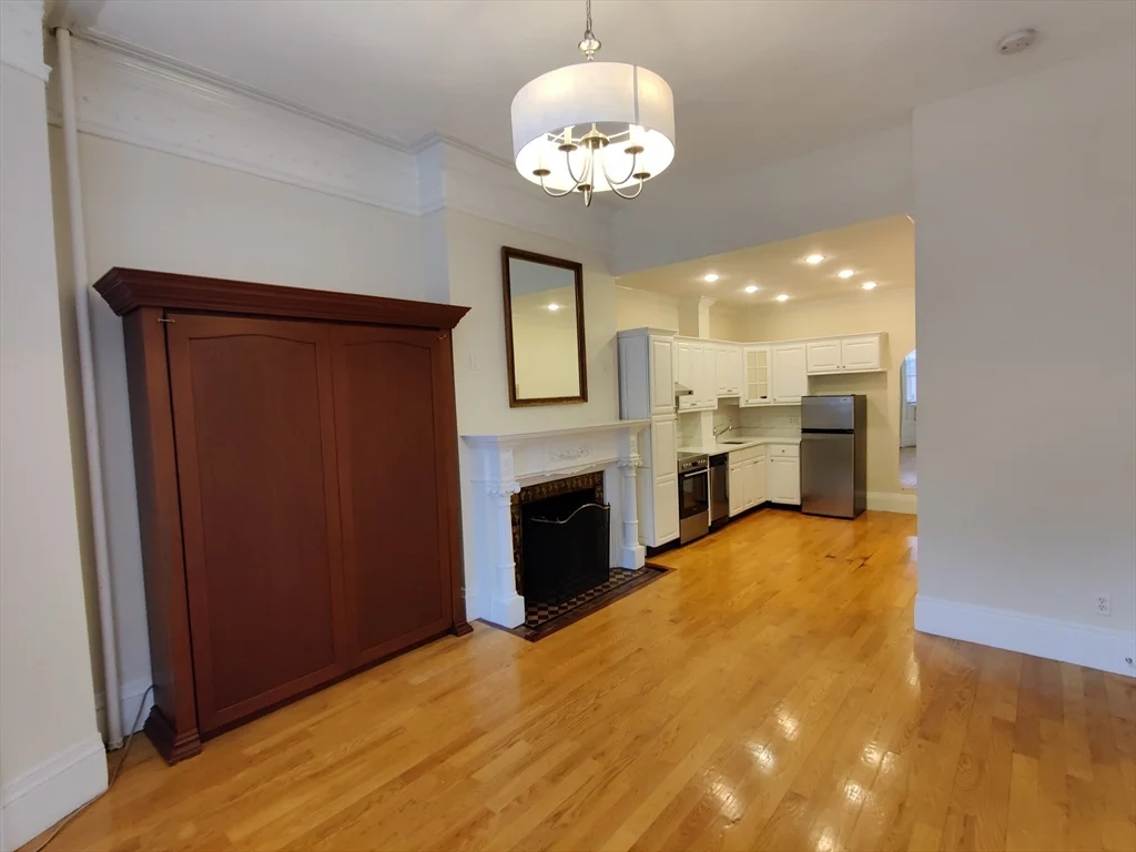 394 Marlborough St, Back Bay